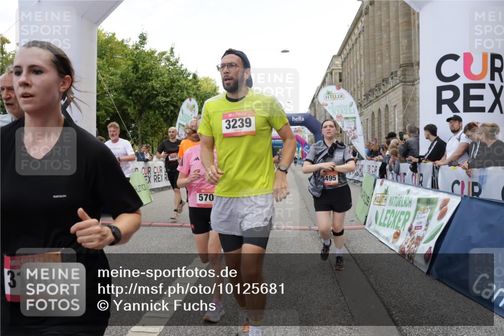 06.09.2026 - CURREX Alsterlauf Yannick Fuchs http://msf.ph/oto/10125681 06.09.2026 10:04:08 Ziel 2091, 2164, 2346, 2657, 2677, 3100, 3239, 3384, 3562, 3697, 3745, 3747, 3752, 4495, 4634, 4672, 4943, 5004, 5061, 5157, 5401, 5709, 6056, 8225 meine-sportfotos.de