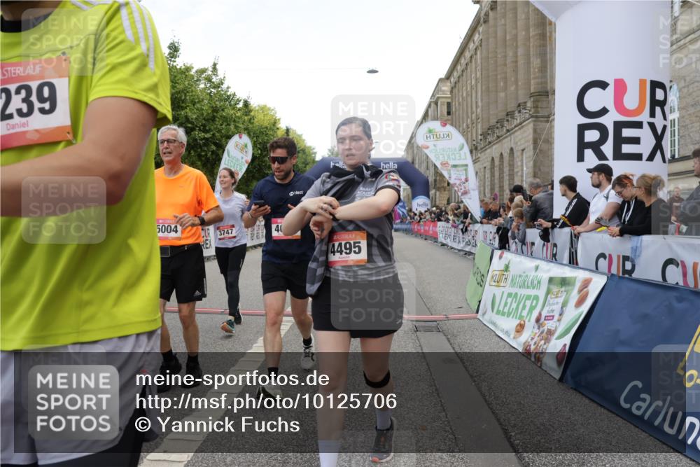 06.09.2026 - CURREX Alsterlauf Yannick Fuchs http://msf.ph/oto/10125706 06.09.2026 10:04:09 Ziel 2091, 2164, 2346, 2657, 2677, 3100, 3239, 3562, 3697, 3745, 3747, 3752, 4288, 4495, 4634, 4943, 5004, 5061, 5157, 5401, 5674, 5709, 6056, 8225 meine-sportfotos.de