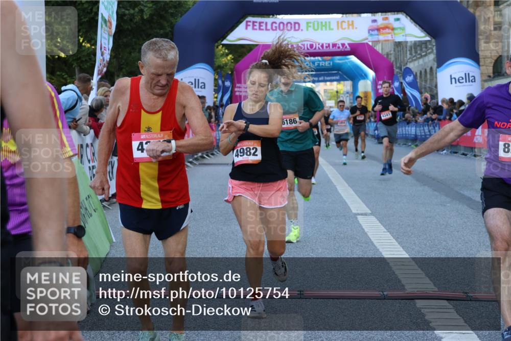 06.09.2026 - CURREX Alsterlauf Strokosch-Dieckow http://msf.ph/oto/10125754 06.09.2026 09:45:46 Ziel 2054, 3602, 3956, 4341, 4372, 4982, 5123, 5697, 6113, 6186, 6401, 6449, 8228 meine-sportfotos.de