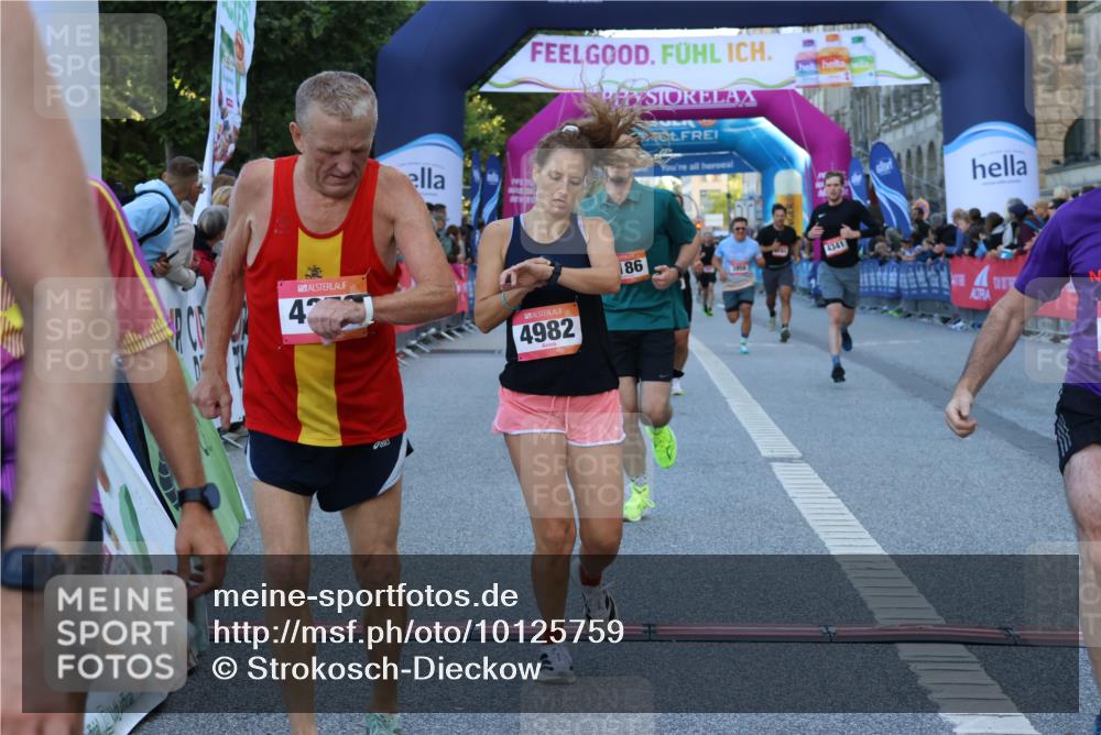 06.09.2026 - CURREX Alsterlauf Strokosch-Dieckow http://msf.ph/oto/10125759 06.09.2026 09:45:46 Ziel 2054, 3602, 3956, 4341, 4372, 4982, 5123, 5697, 6113, 6186, 6401, 6449, 8228 meine-sportfotos.de