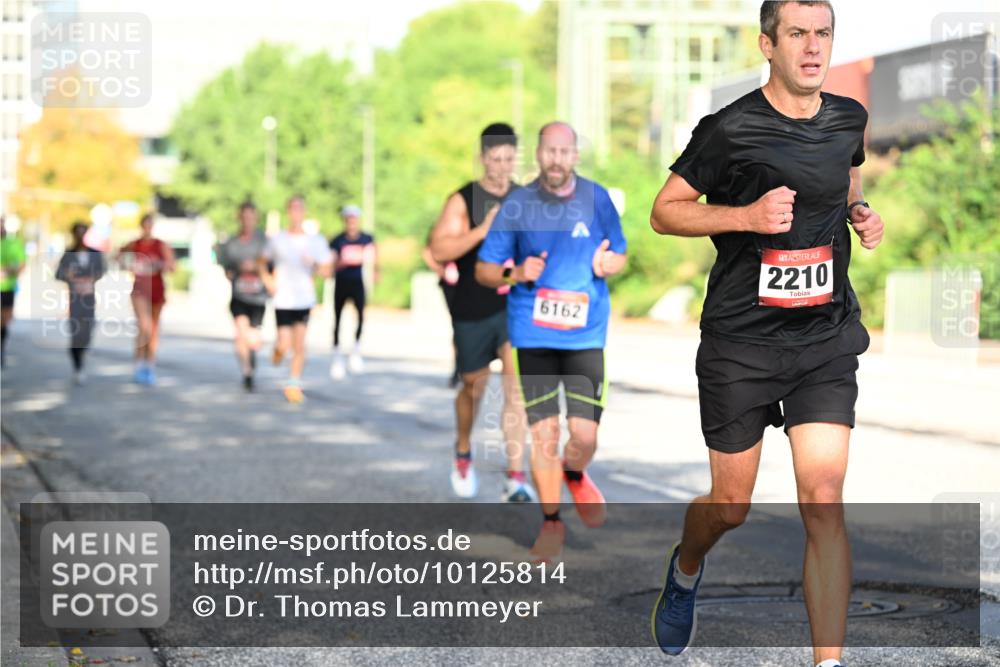 06.09.2026 - CURREX Alsterlauf Dr. Thomas Lammeyer http://msf.ph/oto/10125814 06.09.2026 09:44:01 Laufen 11, 11, 6162, 2210 meine-sportfotos.de
