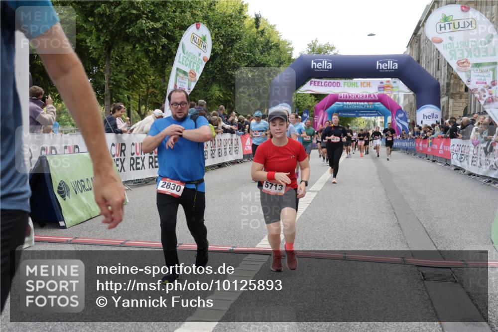 06.09.2026 - CURREX Alsterlauf Yannick Fuchs http://msf.ph/oto/10125893 06.09.2026 10:04:16 Ziel 2346, 2830, 3747, 3959, 3962, 4119, 4131, 4288, 5157, 5674, 5713, 8225 meine-sportfotos.de