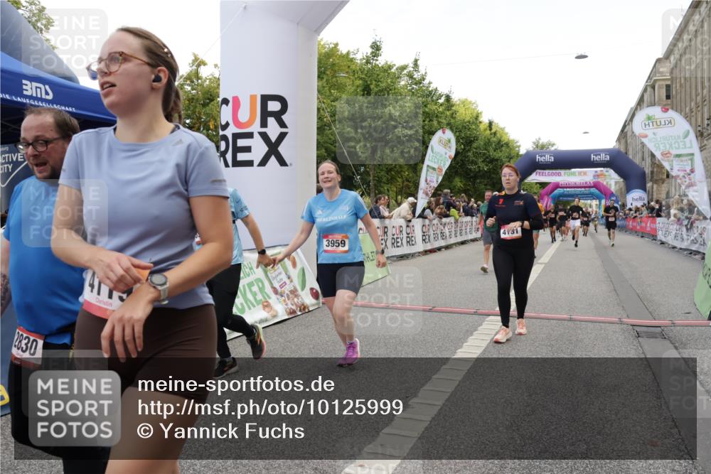 06.09.2026 - CURREX Alsterlauf Yannick Fuchs http://msf.ph/oto/10125999 06.09.2026 10:04:20 Ziel 2025, 2346, 2830, 3711, 3959, 3962, 4119, 4131, 4288, 4812, 5046, 5674, 5713, 6193 meine-sportfotos.de