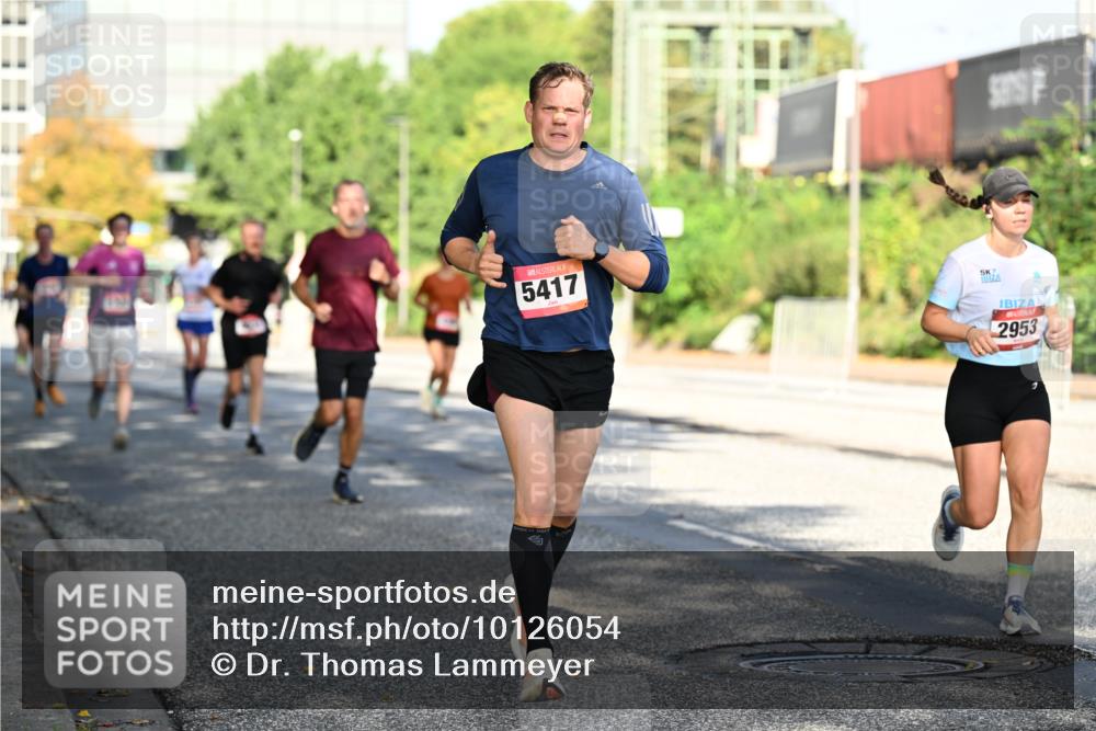 06.09.2026 - CURREX Alsterlauf Dr. Thomas Lammeyer http://msf.ph/oto/10126054 06.09.2026 09:44:26 Laufen 5417, 2953 meine-sportfotos.de