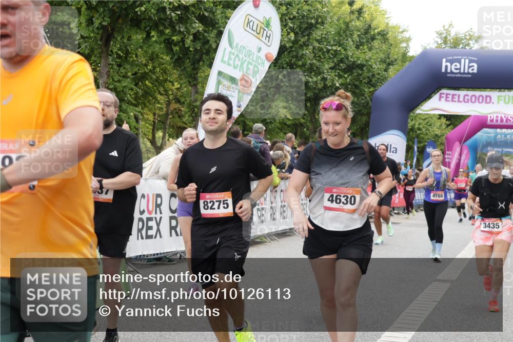 06.09.2026 - CURREX Alsterlauf Yannick Fuchs http://msf.ph/oto/10126113 06.09.2026 10:04:25 Ziel 2025, 2303, 2437, 2581, 3435, 3696, 3711, 3959, 3962, 4119, 4131, 4376, 4630, 4768, 4812, 5046, 5718, 5816, 6193 meine-sportfotos.de