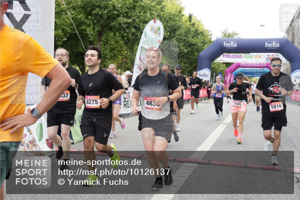 06.09.2026 - CURREX Alsterlauf Yannick Fuchs http://msf.ph/oto/10126137 06.09.2026 10:04:26 Ziel 2025, 2303, 2437, 2581, 3435, 3696, 3711, 3959, 3962, 4131, 4179, 4376, 4630, 4768, 4812, 5046, 5718, 5816, 6193 meine-sportfotos.de