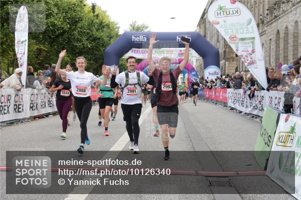 06.09.2026 - CURREX Alsterlauf Yannick Fuchs http://msf.ph/oto/10126340 06.09.2026 10:04:33 Ziel 2303, 2437, 2581, 2988, 2991, 2993, 3435, 3696, 3807, 4052, 4179, 4376, 4431, 4630, 4768, 5071, 5644, 5718, 5816, 6063 meine-sportfotos.de