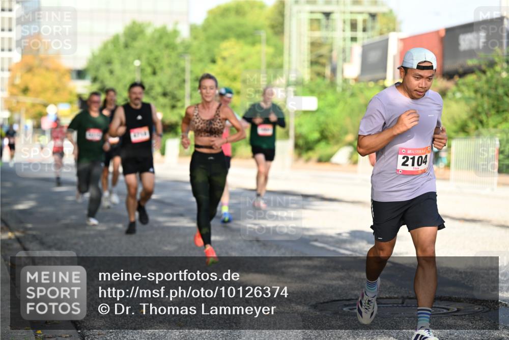 06.09.2026 - CURREX Alsterlauf Dr. Thomas Lammeyer http://msf.ph/oto/10126374 06.09.2026 09:45:09 Laufen 2104 meine-sportfotos.de