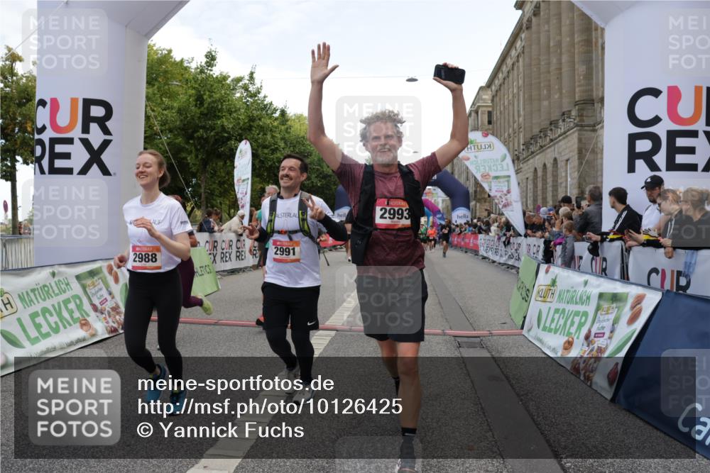 06.09.2026 - CURREX Alsterlauf Yannick Fuchs http://msf.ph/oto/10126425 06.09.2026 10:04:35 Ziel 2303, 2581, 2988, 2991, 2993, 3435, 3696, 3807, 4052, 4179, 4431, 4744, 4768, 5071, 5644, 5718, 5767, 6063 meine-sportfotos.de