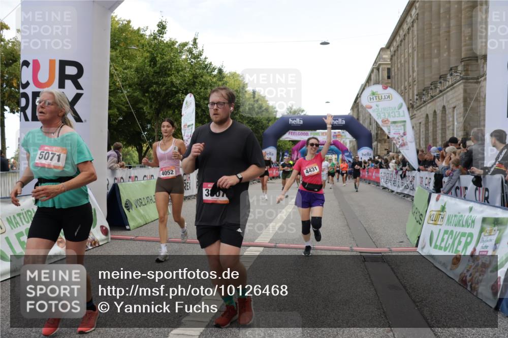 06.09.2026 - CURREX Alsterlauf Yannick Fuchs http://msf.ph/oto/10126468 06.09.2026 10:04:36 Ziel 2581, 2988, 2991, 2993, 3101, 3696, 3807, 4052, 4179, 4431, 4744, 4768, 5071, 5503, 5644, 5767, 6063, 8237 meine-sportfotos.de