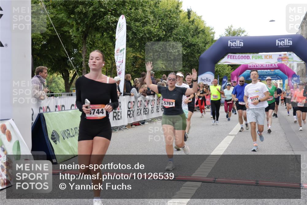 06.09.2026 - CURREX Alsterlauf Yannick Fuchs http://msf.ph/oto/10126539 06.09.2026 10:04:39 Ziel 2074, 2121, 2203, 2357, 2583, 2957, 2988, 2991, 2993, 3101, 3807, 4052, 4181, 4431, 4744, 4874, 5071, 5503, 5576, 5644, 5767, 6063, 8237 meine-sportfotos.de