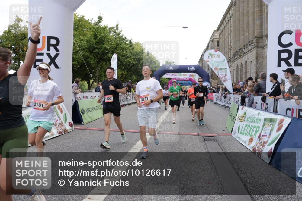 06.09.2026 - CURREX Alsterlauf Yannick Fuchs http://msf.ph/oto/10126617 06.09.2026 10:04:41 Ziel 2074, 2121, 2203, 2357, 2583, 2658, 2957, 2988, 2991, 2993, 3004, 3005, 3101, 3451, 3807, 4052, 4181, 4431, 4516, 4744, 4874, 5071, 5275, 5503, 5504, 5566, 5576, 5644, 5767, 6063, 8237 meine-sportfotos.de