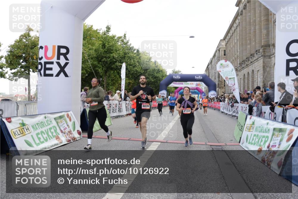 06.09.2026 - CURREX Alsterlauf Yannick Fuchs http://msf.ph/oto/10126922 06.09.2026 10:04:51 Ziel 2095, 2133, 2203, 2278, 2357, 2583, 2658, 2776, 3004, 3005, 3109, 3451, 3452, 4413, 4415, 4516, 4593, 4704, 4874, 4892, 5275, 5504, 5566, 5568, 5576, 6282, 8242 meine-sportfotos.de
