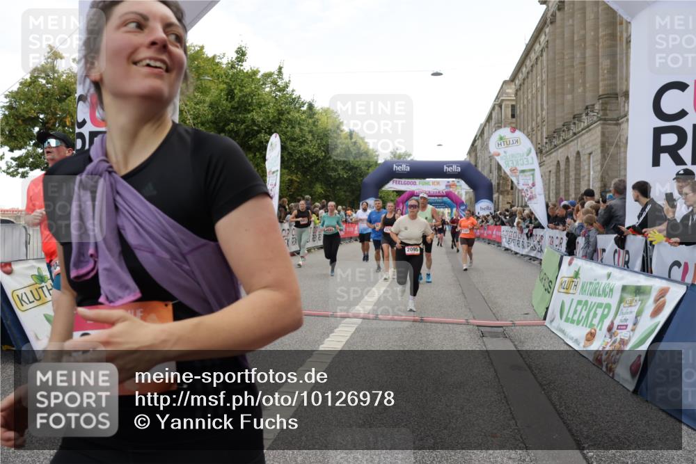 06.09.2026 - CURREX Alsterlauf Yannick Fuchs http://msf.ph/oto/10126978 06.09.2026 10:04:53 Ziel 2095, 2133, 2278, 2343, 2776, 3109, 3412, 3452, 4413, 4415, 4593, 4704, 4892, 5504, 5566, 5568, 6282, 8242 meine-sportfotos.de