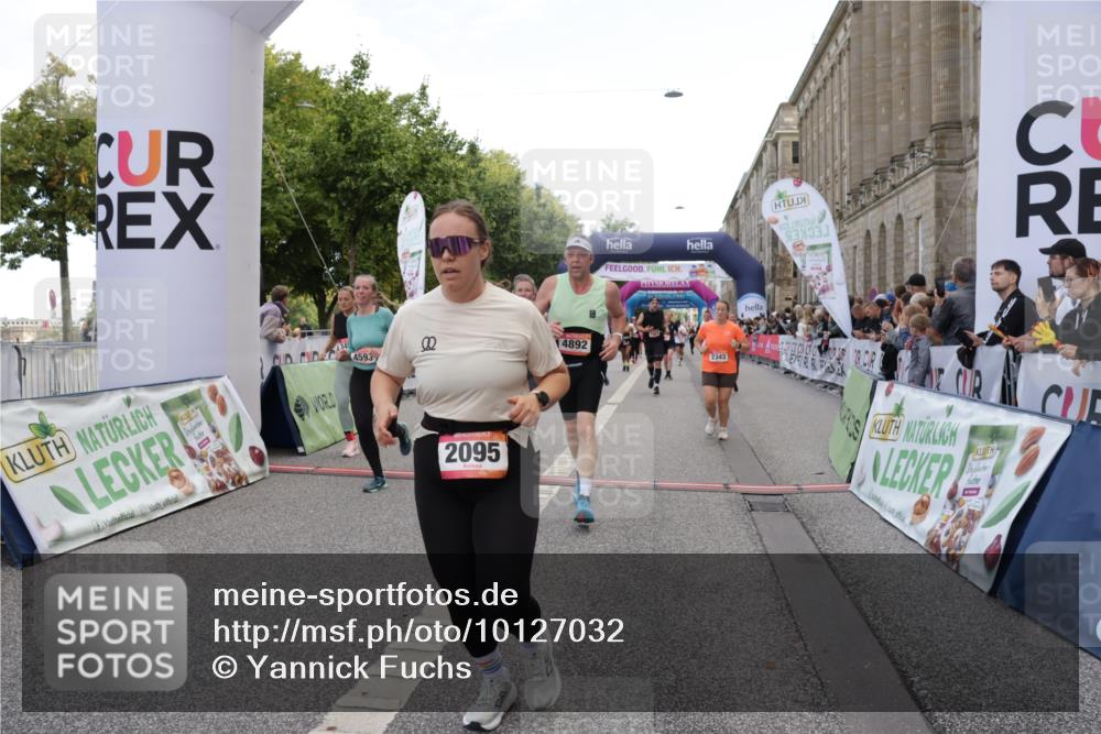 06.09.2026 - CURREX Alsterlauf Yannick Fuchs http://msf.ph/oto/10127032 06.09.2026 10:04:55 Ziel 2095, 2133, 2278, 2343, 2512, 2776, 3109, 3412, 3452, 3853, 3854, 3968, 4593, 4704, 4892, 5022, 5568, 6282, 8242 meine-sportfotos.de