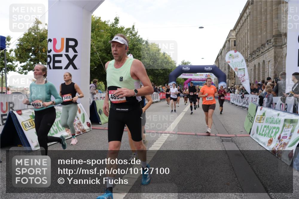 06.09.2026 - CURREX Alsterlauf Yannick Fuchs http://msf.ph/oto/10127100 06.09.2026 10:04:56 Ziel 2095, 2133, 2343, 2512, 2776, 3109, 3412, 3452, 3853, 3854, 3968, 4593, 4704, 4892, 5022, 5329, 6282, 8242 meine-sportfotos.de