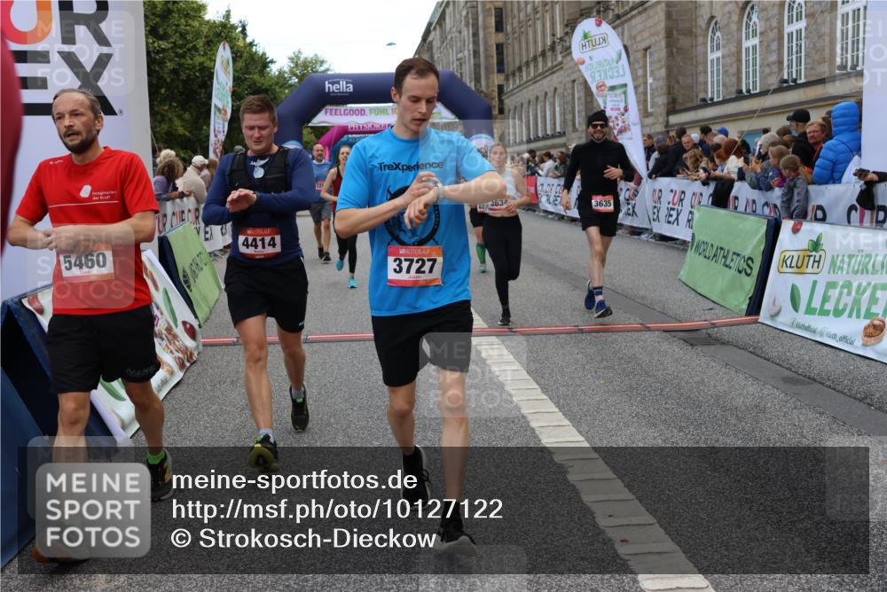 06.09.2026 - CURREX Alsterlauf Strokosch-Dieckow http://msf.ph/oto/10127122 06.09.2026 10:00:55 Ziel 2251, 2849, 2895, 3068, 3274, 3295, 3634, 3635, 3726, 3727, 3735, 4414, 5077, 5240, 5460, 5577, 5724, 6283, 6397, 6480, 8207, 8293 meine-sportfotos.de