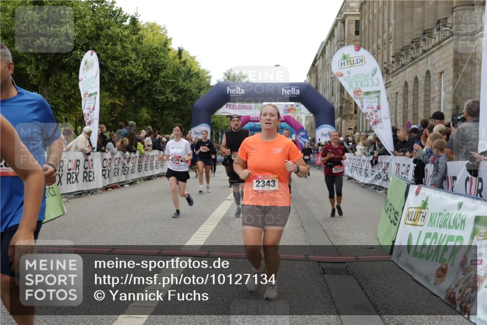 06.09.2026 - CURREX Alsterlauf Yannick Fuchs http://msf.ph/oto/10127134 06.09.2026 10:04:57 Ziel 2095, 2133, 2343, 2512, 2776, 3412, 3452, 3853, 3854, 3968, 4593, 4704, 4892, 5022, 5329, 6282, 8242, 8298 meine-sportfotos.de