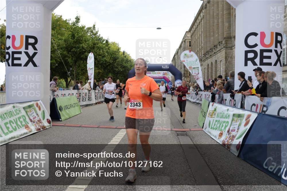 06.09.2026 - CURREX Alsterlauf Yannick Fuchs http://msf.ph/oto/10127162 06.09.2026 10:04:58 Ziel 2095, 2133, 2343, 2512, 2776, 3317, 3412, 3452, 3793, 3853, 3854, 3968, 4593, 4704, 4892, 5022, 5329, 5765, 6179, 6282, 8242, 8298 meine-sportfotos.de