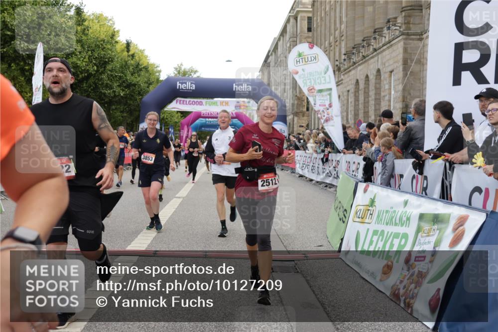 06.09.2026 - CURREX Alsterlauf Yannick Fuchs http://msf.ph/oto/10127209 06.09.2026 10:04:59 Ziel 2095, 2343, 2512, 3317, 3412, 3452, 3793, 3853, 3854, 3968, 4549, 4593, 4704, 4892, 5022, 5329, 5765, 6179, 6282, 8242, 8298 meine-sportfotos.de