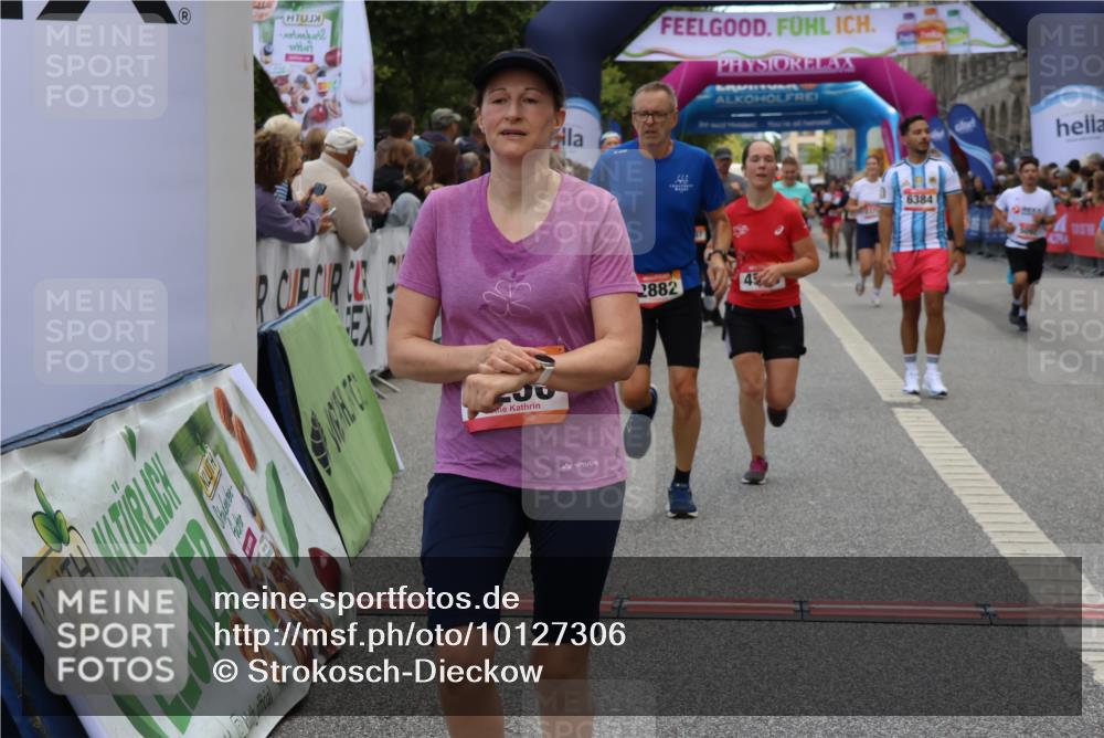 06.09.2026 - CURREX Alsterlauf Strokosch-Dieckow http://msf.ph/oto/10127306 06.09.2026 10:01:09 Ziel 2307, 2882, 3312, 3941, 4120, 4418, 4533, 4628, 4914, 5092, 5145, 5317, 5387, 5785, 6250, 6353, 6356, 6384, 8120, 8215 meine-sportfotos.de