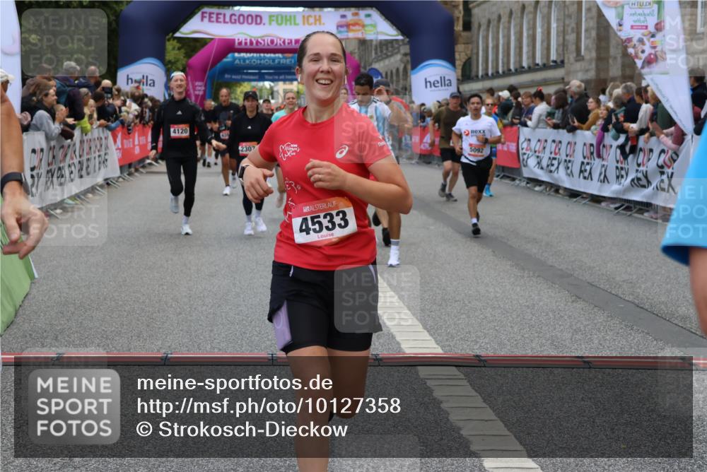 06.09.2026 - CURREX Alsterlauf Strokosch-Dieckow http://msf.ph/oto/10127358 06.09.2026 10:01:11 Ziel 2307, 2369, 2370, 2478, 2882, 3312, 3941, 4120, 4418, 4533, 4628, 5092, 5317, 5785, 6231, 6250, 6353, 6384, 6386, 8120, 8215 meine-sportfotos.de