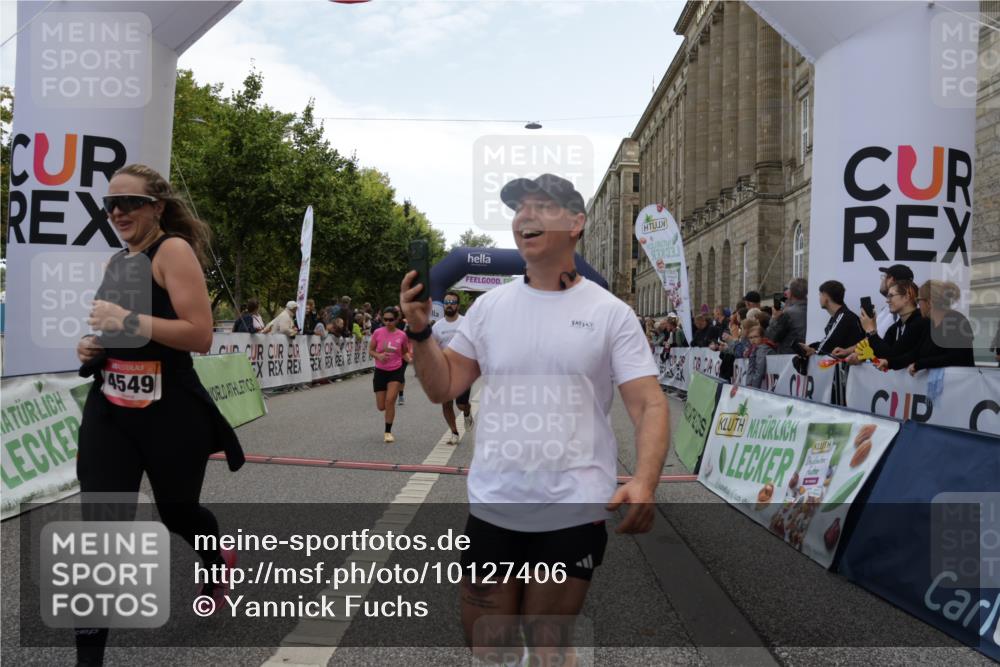 06.09.2026 - CURREX Alsterlauf Yannick Fuchs http://msf.ph/oto/10127406 06.09.2026 10:05:05 Ziel 2512, 2709, 3317, 3793, 3853, 3854, 3968, 4231, 4549, 5022, 5300, 5329, 5765, 6179, 6209, 6251, 6253, 8064, 8099, 8298 meine-sportfotos.de