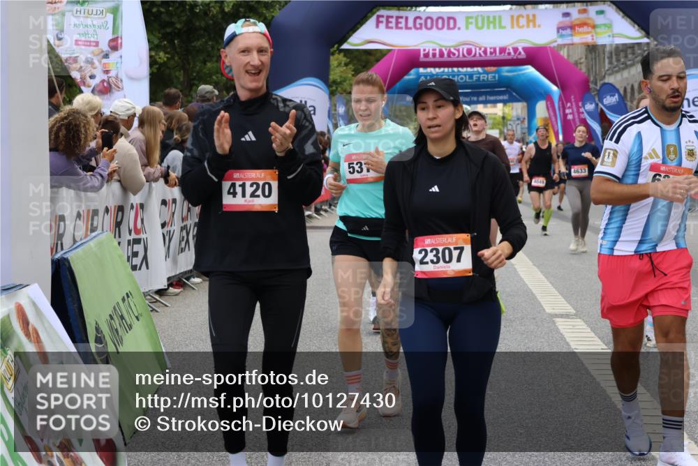 06.09.2026 - CURREX Alsterlauf Strokosch-Dieckow http://msf.ph/oto/10127430 06.09.2026 10:01:14 Ziel 2307, 2369, 2370, 2478, 2485, 2882, 3941, 4049, 4120, 4418, 4429, 4533, 4628, 4633, 4701, 5092, 5317, 5785, 6231, 6250, 6384, 6386, 8120 meine-sportfotos.de