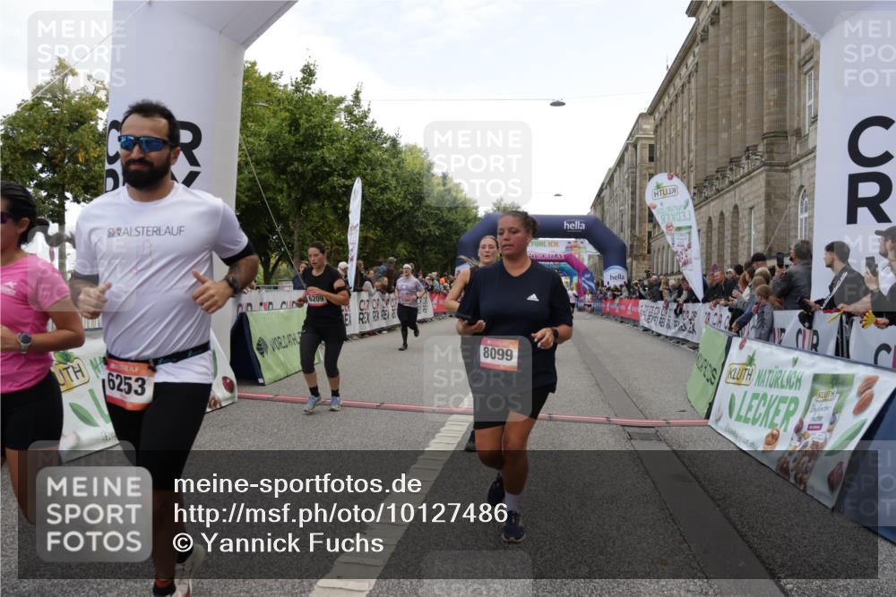 06.09.2026 - CURREX Alsterlauf Yannick Fuchs http://msf.ph/oto/10127486 06.09.2026 10:05:08 Ziel 2709, 2718, 3317, 3793, 4230, 4231, 4549, 4565, 4994, 5044, 5300, 5329, 5765, 6110, 6179, 6209, 6251, 6253, 8064, 8099, 8298 meine-sportfotos.de