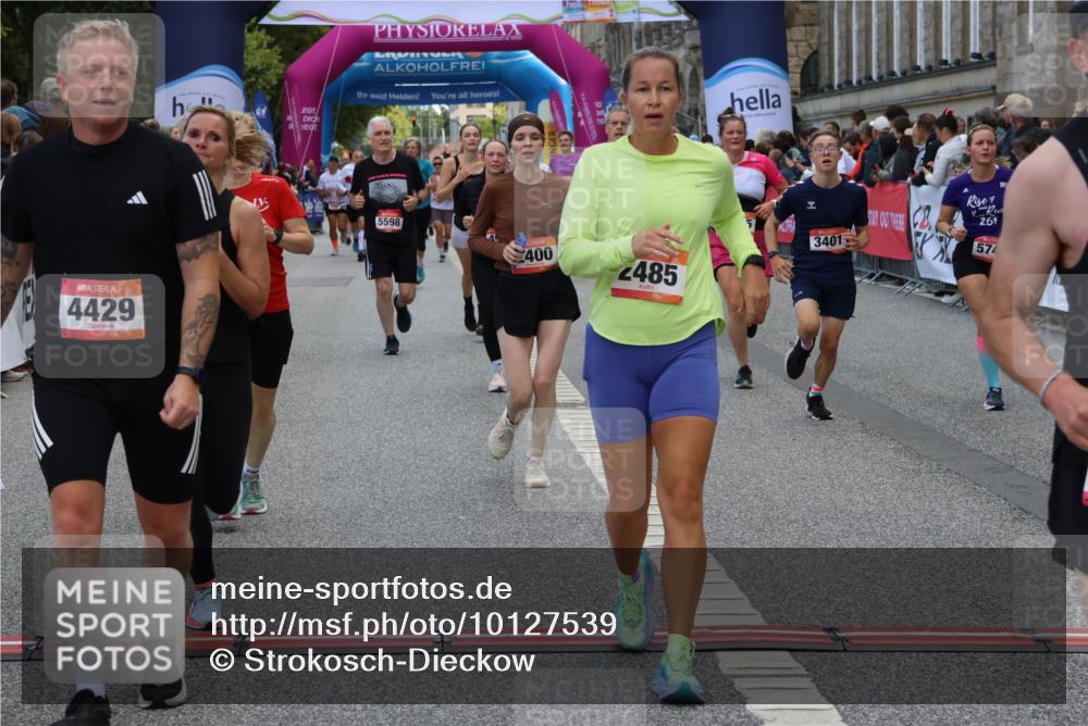 06.09.2026 - CURREX Alsterlauf Strokosch-Dieckow http://msf.ph/oto/10127539 06.09.2026 10:01:20 Ziel 2307, 2369, 2370, 2400, 2478, 2485, 3195, 3401, 3730, 3740, 4049, 4055, 4120, 4429, 4633, 4701, 5092, 5317, 5424, 5598, 5745, 5785, 6033, 6145, 6231, 6384, 6386, 6445 meine-sportfotos.de