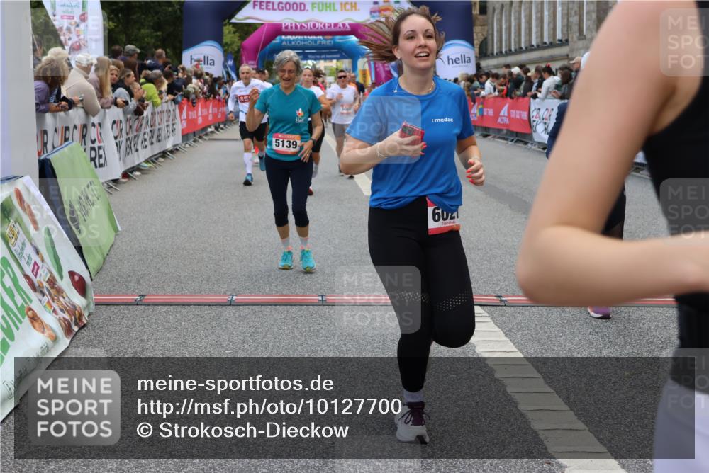 06.09.2026 - CURREX Alsterlauf Strokosch-Dieckow http://msf.ph/oto/10127700 06.09.2026 10:01:27 Ziel 2400, 2492, 3195, 3280, 3401, 3518, 3730, 3740, 4055, 4580, 5012, 5060, 5139, 5237, 5424, 5523, 5598, 5745, 5793, 6027, 6033, 6145, 6445 meine-sportfotos.de