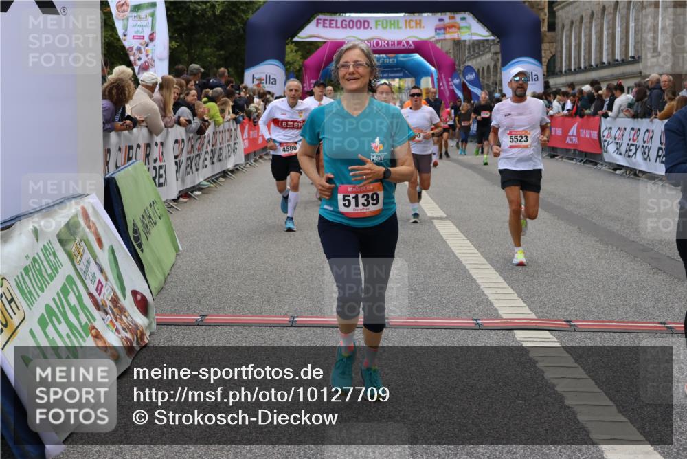 06.09.2026 - CURREX Alsterlauf Strokosch-Dieckow http://msf.ph/oto/10127709 06.09.2026 10:01:28 Ziel 2400, 2492, 3195, 3280, 3401, 3518, 3730, 4055, 4580, 4883, 4884, 5012, 5060, 5139, 5237, 5424, 5523, 5598, 5745, 5793, 6018, 6027, 6033, 6145, 6445 meine-sportfotos.de
