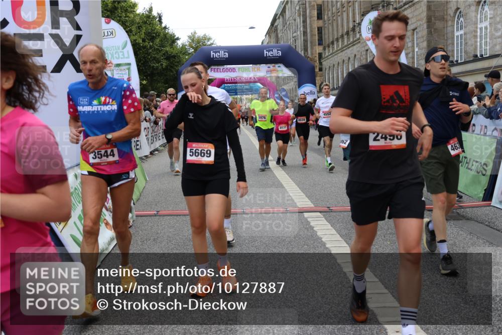 06.09.2026 - CURREX Alsterlauf Strokosch-Dieckow http://msf.ph/oto/10127887 06.09.2026 10:01:39 Ziel 2249, 2496, 2733, 3115, 3518, 3544, 4073, 4121, 4259, 4551, 4552, 4638, 4883, 4884, 4921, 5012, 5106, 5192, 5388, 5669, 5749, 5856, 5918, 5976, 6018, 6114, 8037, 8038, 8062 meine-sportfotos.de