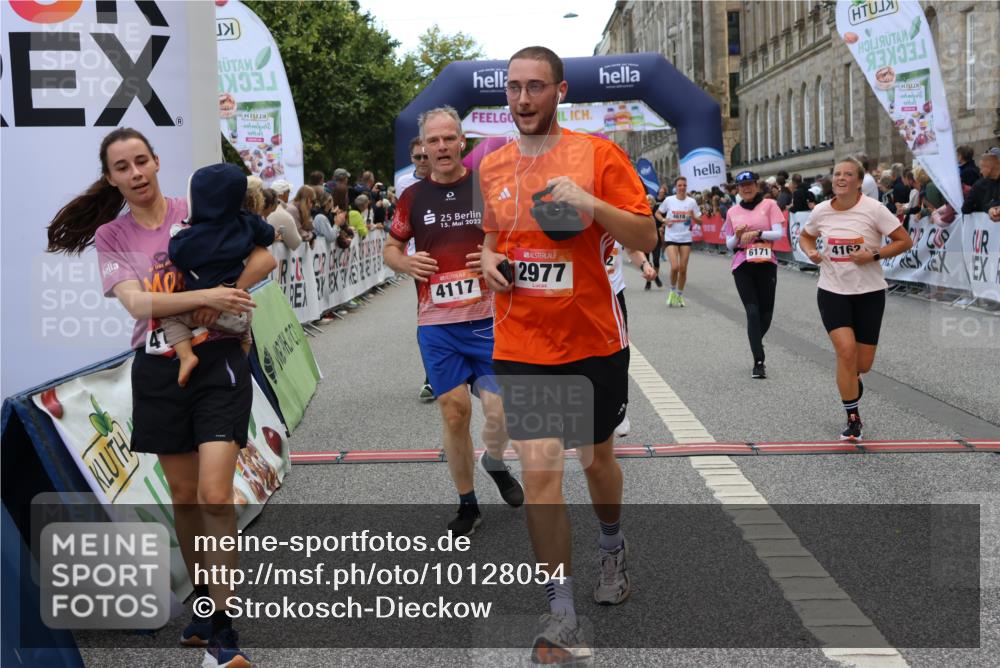 06.09.2026 - CURREX Alsterlauf Strokosch-Dieckow http://msf.ph/oto/10128054 06.09.2026 10:01:49 Ziel 2040, 2229, 2375, 2385, 2977, 3115, 3150, 3322, 3448, 3563, 4067, 4117, 4162, 4608, 4618, 5106, 5186, 5380, 5388, 5429, 5542, 5679, 5734, 6171, 6341, 8122 meine-sportfotos.de