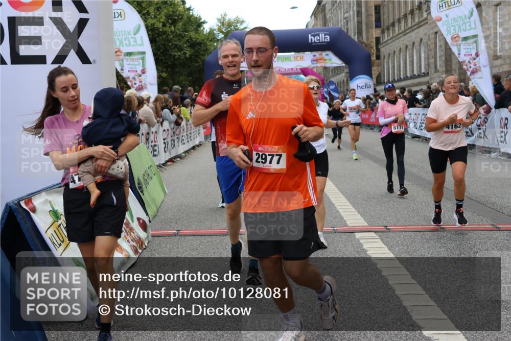 06.09.2026 - CURREX Alsterlauf Strokosch-Dieckow http://msf.ph/oto/10128081 06.09.2026 10:01:49 Ziel 2040, 2229, 2375, 2385, 2977, 3115, 3150, 3322, 3448, 3563, 4067, 4117, 4162, 4608, 4618, 5106, 5186, 5380, 5388, 5429, 5542, 5679, 5734, 6171, 6341, 8122 meine-sportfotos.de