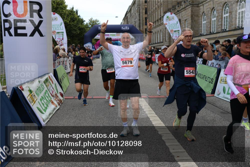06.09.2026 - CURREX Alsterlauf Strokosch-Dieckow http://msf.ph/oto/10128098 06.09.2026 10:01:54 Ziel 2040, 2229, 2375, 2977, 3150, 3322, 3448, 3563, 3618, 4117, 4162, 4608, 4618, 5186, 5265, 5380, 5542, 5679, 5899, 6171, 6341, 8096, 8122 meine-sportfotos.de