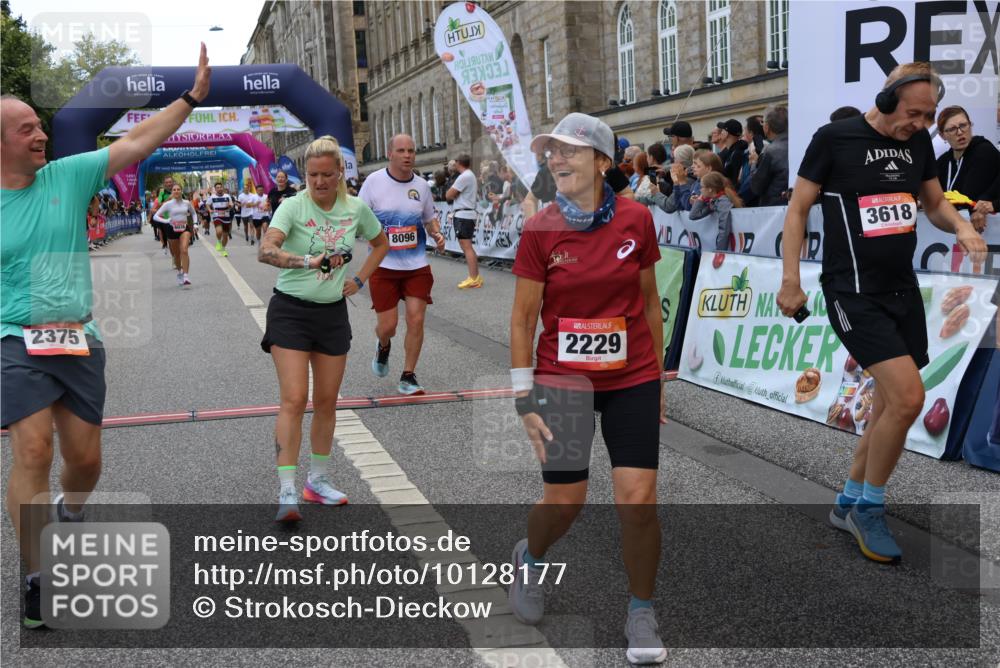 06.09.2026 - CURREX Alsterlauf Strokosch-Dieckow http://msf.ph/oto/10128177 06.09.2026 10:01:57 Ziel 2040, 2113, 2229, 2375, 2775, 3150, 3322, 3448, 3585, 3618, 4127, 4618, 5265, 5380, 5542, 5679, 5769, 5899, 6171, 6208, 6341, 8096 meine-sportfotos.de