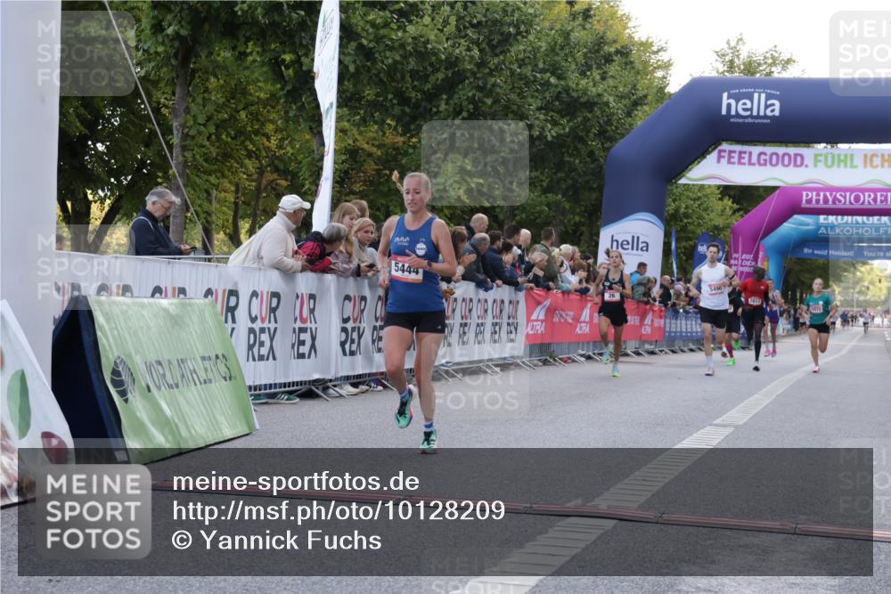 06.09.2026 - CURREX Alsterlauf Yannick Fuchs http://msf.ph/oto/10128209 06.09.2026 09:36:39 Ziel 26, 4032, 5444, 5490, 6306 meine-sportfotos.de