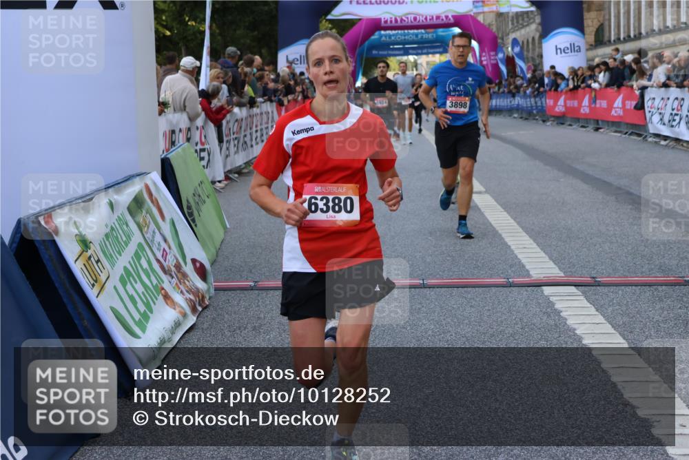 06.09.2026 - CURREX Alsterlauf Strokosch-Dieckow http://msf.ph/oto/10128252 06.09.2026 09:49:10 Ziel 2009, 3533, 3880, 3898, 4037, 5068, 5251, 5378, 5448, 5924, 6380, 8106 meine-sportfotos.de