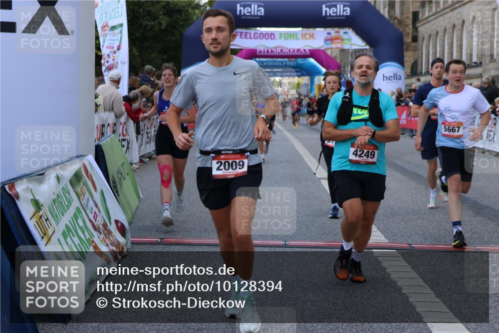 06.09.2026 - CURREX Alsterlauf Strokosch-Dieckow http://msf.ph/oto/10128394 06.09.2026 09:49:16 Ziel 2009, 2216, 3383, 3845, 3898, 4249, 5331, 5448, 5667, 5924, 6173, 6380, 6415, 8065 meine-sportfotos.de