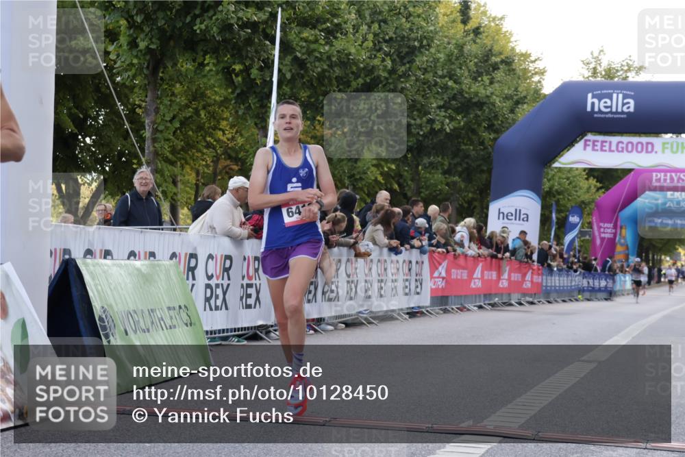 06.09.2026 - CURREX Alsterlauf Yannick Fuchs http://msf.ph/oto/10128450 06.09.2026 09:36:47 Ziel 26, 2813, 5340, 5375, 5444, 5490, 5972, 6412 meine-sportfotos.de