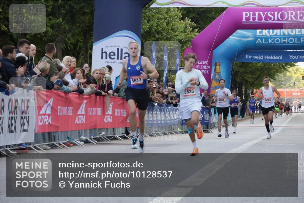 06.09.2026 - CURREX Alsterlauf Yannick Fuchs http://msf.ph/oto/10128537 06.09.2026 09:36:59 Ziel 5344, 5535, 5613 meine-sportfotos.de