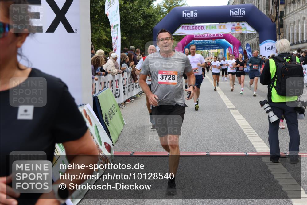 06.09.2026 - CURREX Alsterlauf Strokosch-Dieckow http://msf.ph/oto/10128540 06.09.2026 10:02:15 Ziel 2147, 2389, 2513, 2700, 3090, 3613, 3728, 3800, 4097, 4459, 4734, 4872, 5109, 5485, 5539, 5540, 5728, 5772, 6207, 6383, 8175 meine-sportfotos.de