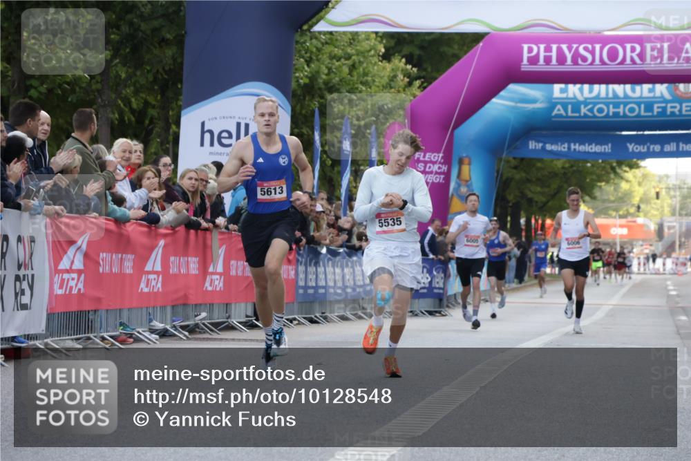 06.09.2026 - CURREX Alsterlauf Yannick Fuchs http://msf.ph/oto/10128548 06.09.2026 09:36:59 Ziel 5344, 5535, 5613 meine-sportfotos.de
