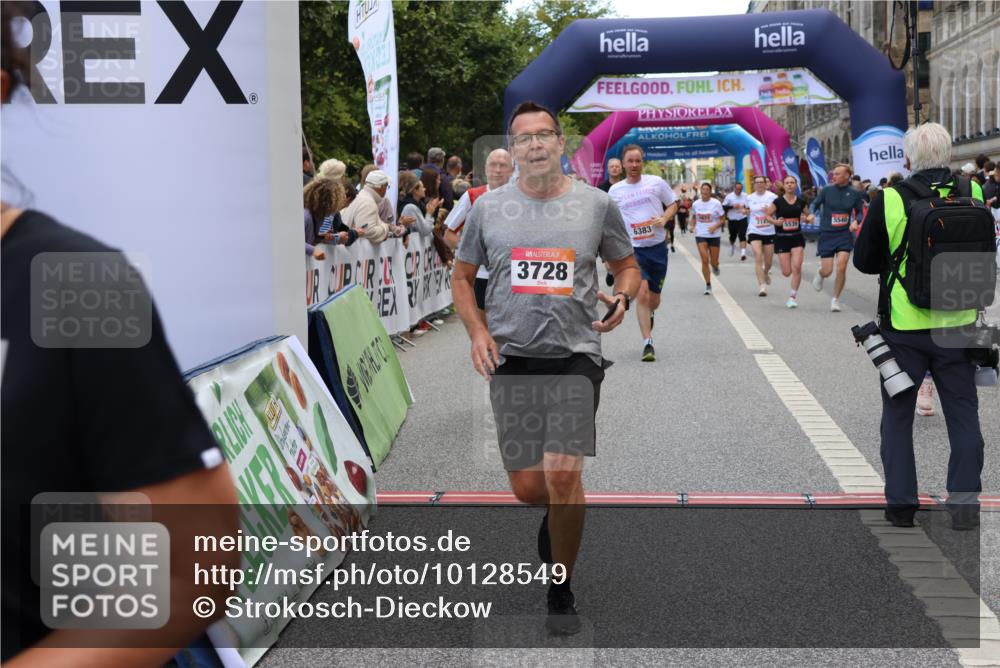 06.09.2026 - CURREX Alsterlauf Strokosch-Dieckow http://msf.ph/oto/10128549 06.09.2026 10:02:15 Ziel 2147, 2389, 2513, 2700, 3090, 3613, 3728, 3800, 4097, 4459, 4734, 4872, 5109, 5485, 5539, 5540, 5728, 5772, 6207, 6383, 8175 meine-sportfotos.de