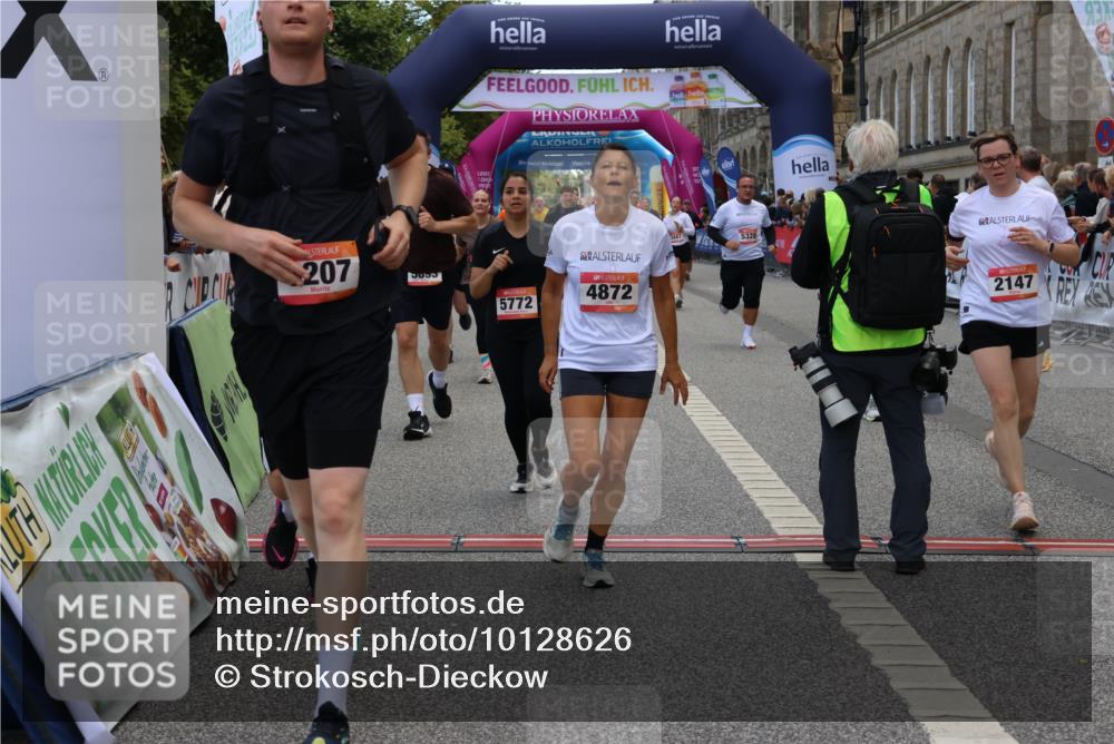 06.09.2026 - CURREX Alsterlauf Strokosch-Dieckow http://msf.ph/oto/10128626 06.09.2026 10:02:20 Ziel 2147, 2389, 2700, 3613, 3728, 4363, 4459, 4817, 4872, 5075, 5079, 5109, 5328, 5539, 5540, 5728, 5772, 5893, 6207, 6383 meine-sportfotos.de