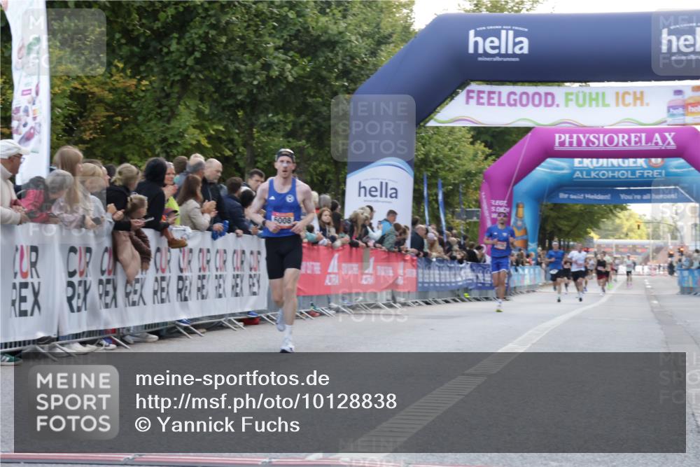 06.09.2026 - CURREX Alsterlauf Yannick Fuchs http://msf.ph/oto/10128838 06.09.2026 09:37:12 Ziel 6005, 6006 meine-sportfotos.de