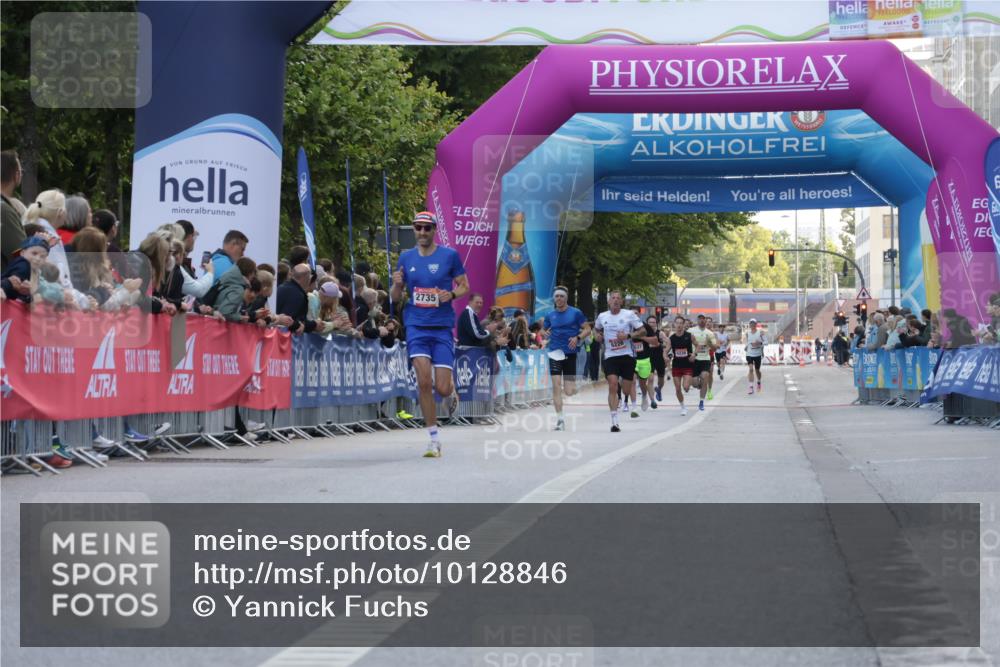 06.09.2026 - CURREX Alsterlauf Yannick Fuchs http://msf.ph/oto/10128846 06.09.2026 09:37:13 Ziel 6005, 6006, 6008 meine-sportfotos.de