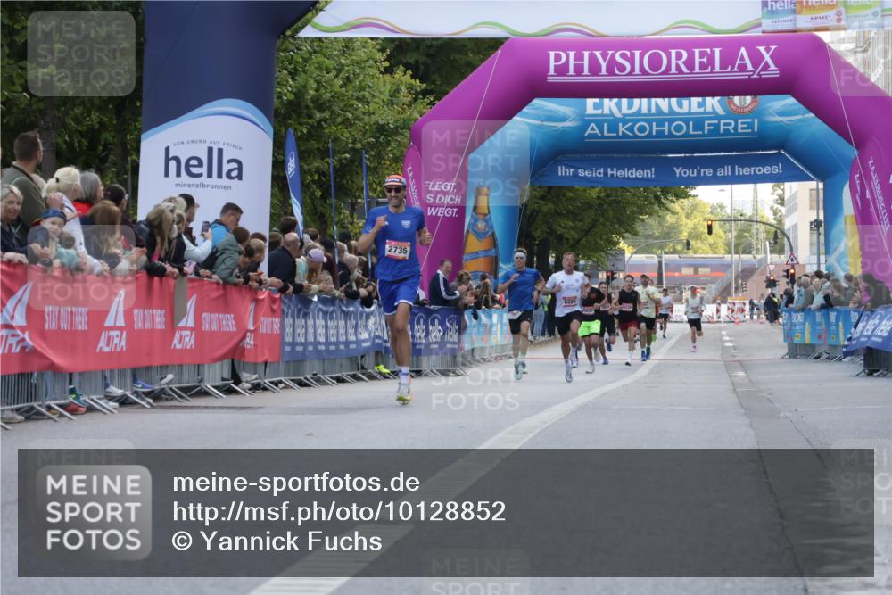 06.09.2026 - CURREX Alsterlauf Yannick Fuchs http://msf.ph/oto/10128852 06.09.2026 09:37:13 Ziel 6005, 6006, 6008 meine-sportfotos.de
