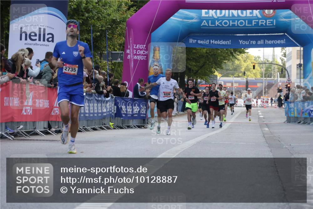 06.09.2026 - CURREX Alsterlauf Yannick Fuchs http://msf.ph/oto/10128887 06.09.2026 09:37:16 Ziel 2735, 6006, 6008 meine-sportfotos.de